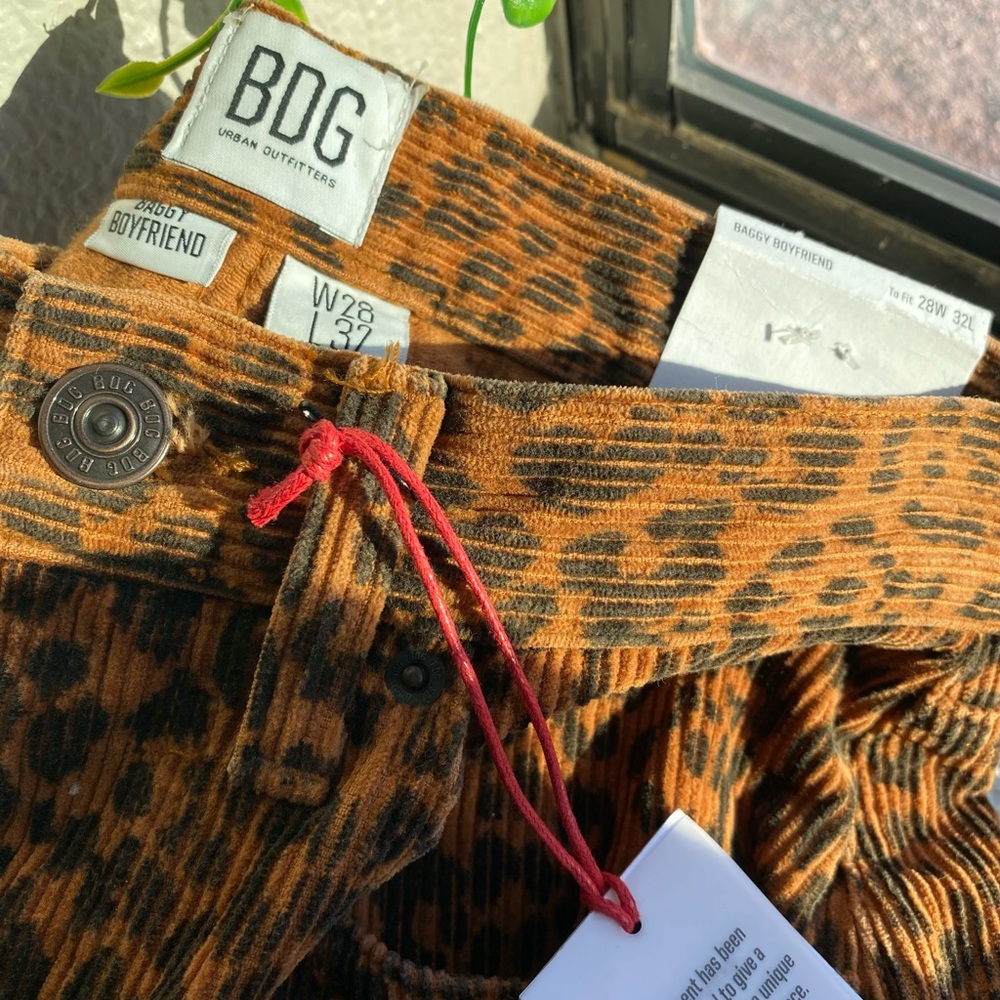 BDG Urban Outfitters Leopard Corduroy Baggy Boyfriend Jeans SIZE: W28 L32 - Picture 10 of 11